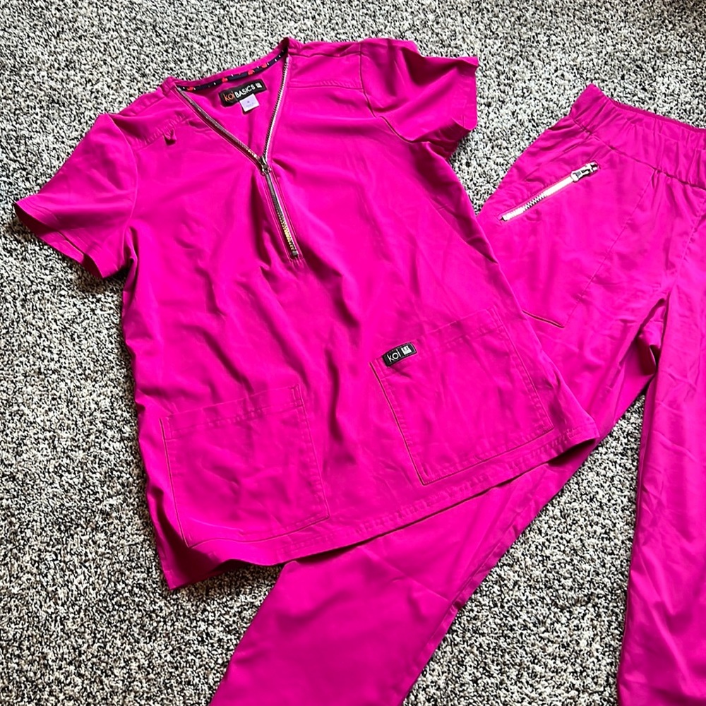 Koi Basics scrub set